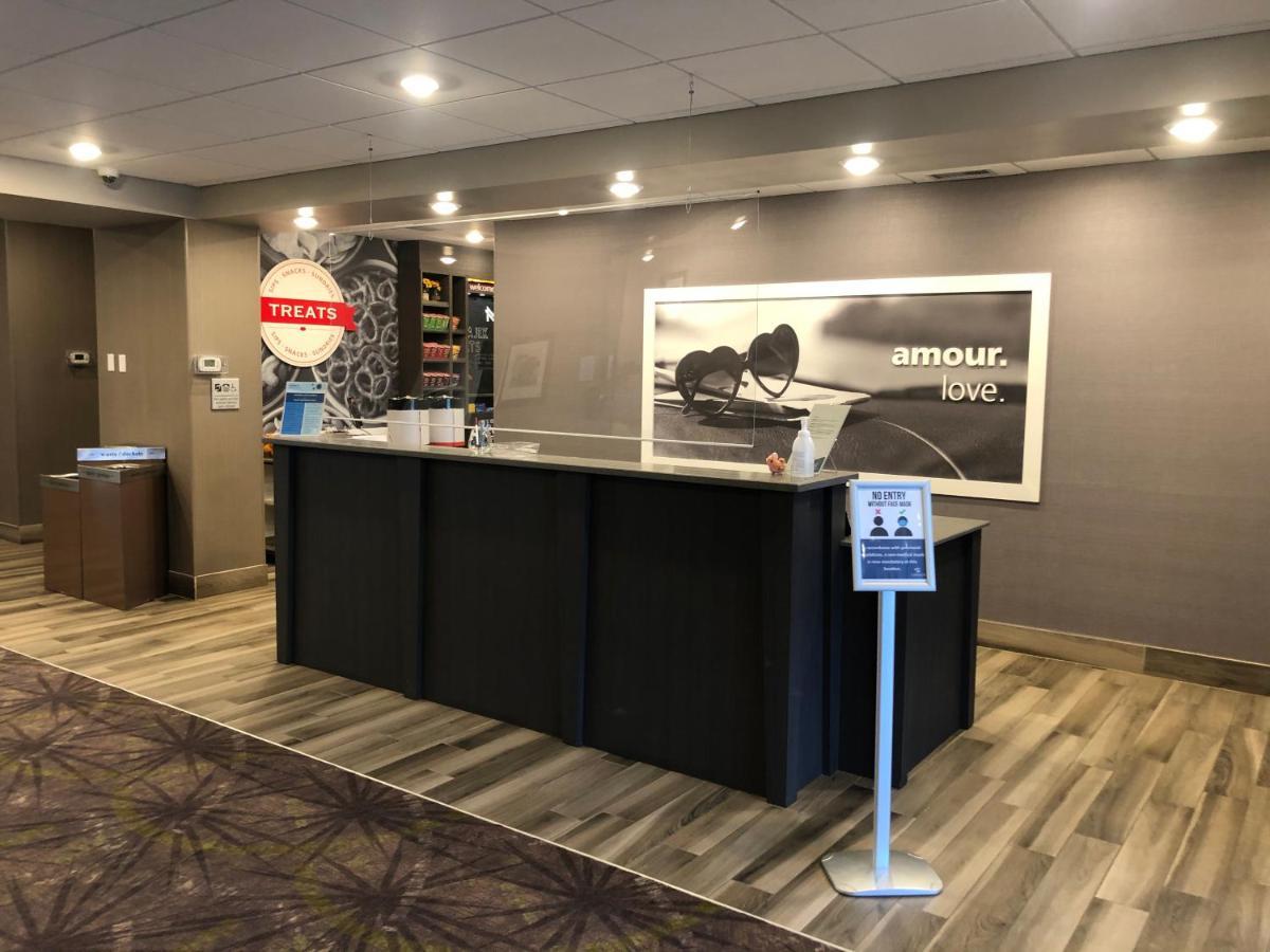The Landing Hotel & Conference Centre St. Paul 외부 사진