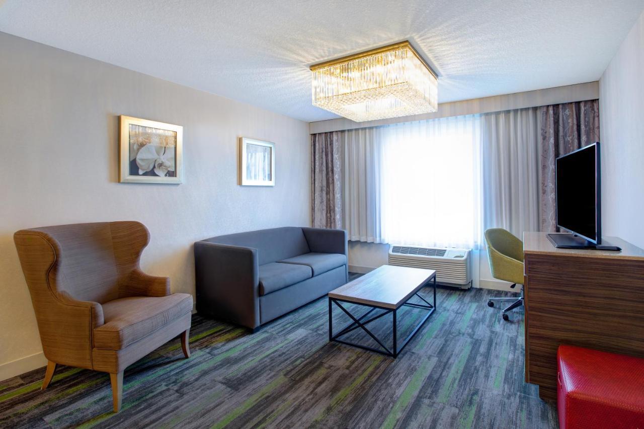 The Landing Hotel & Conference Centre St. Paul 외부 사진