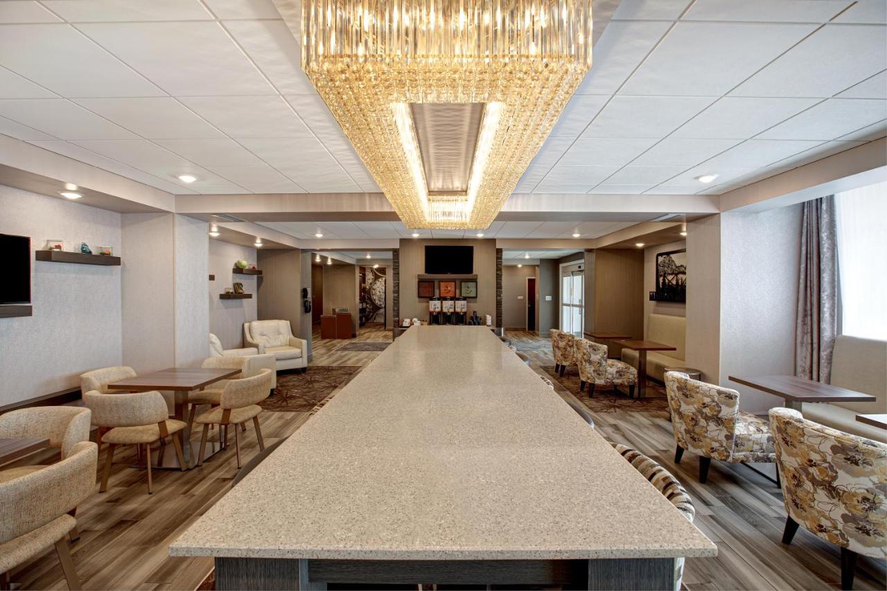 The Landing Hotel & Conference Centre St. Paul 외부 사진