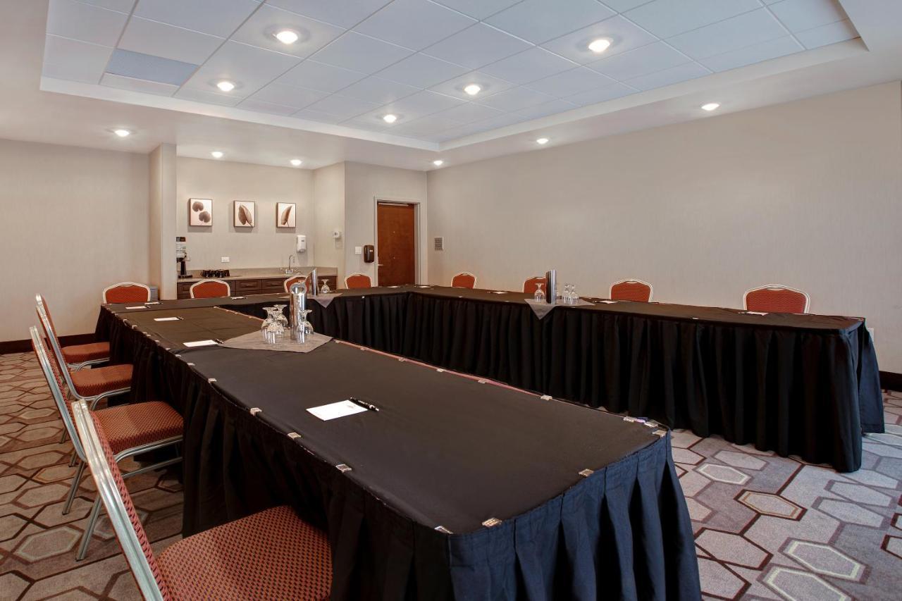 The Landing Hotel & Conference Centre St. Paul 외부 사진