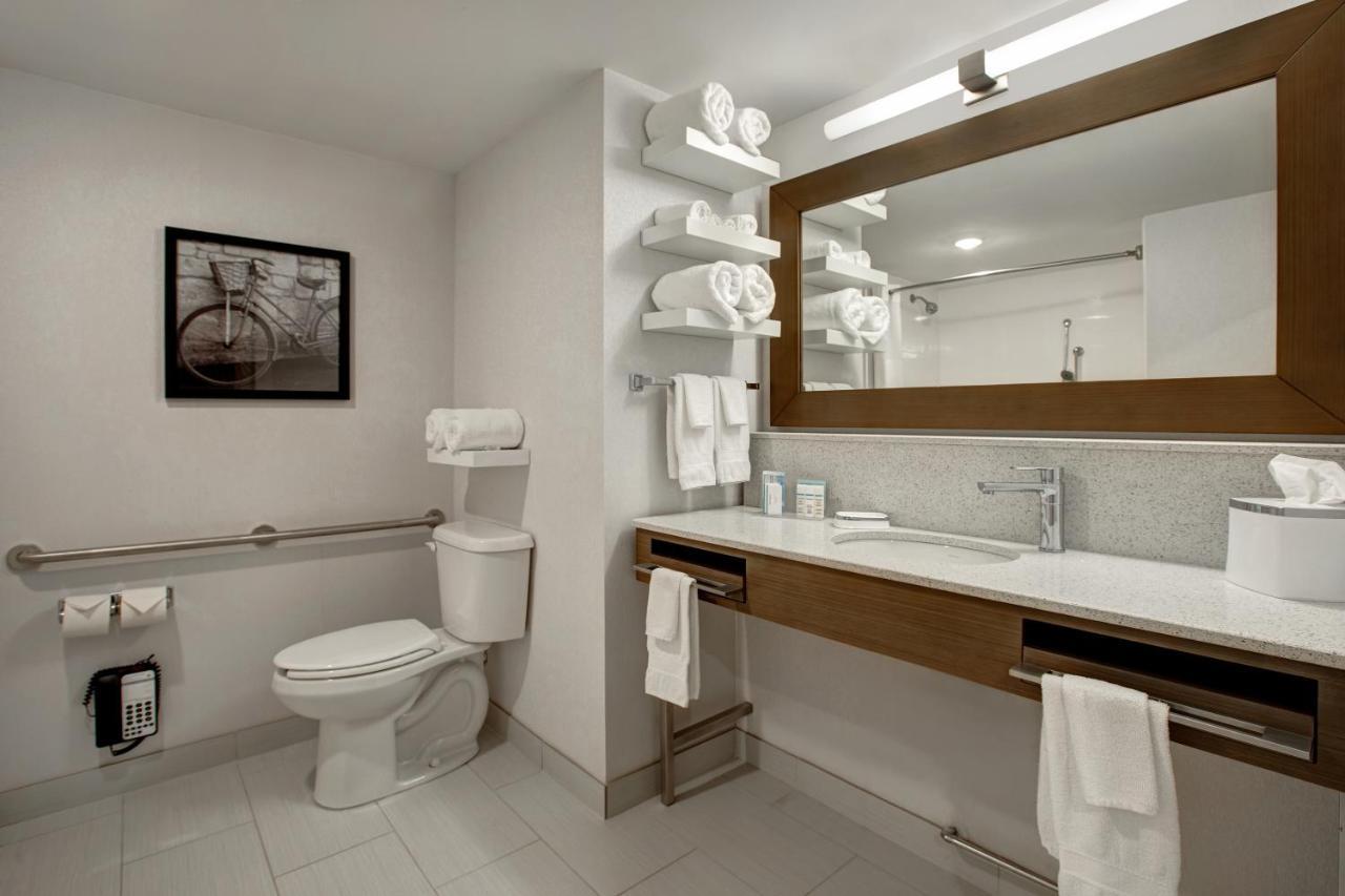 The Landing Hotel & Conference Centre St. Paul 외부 사진