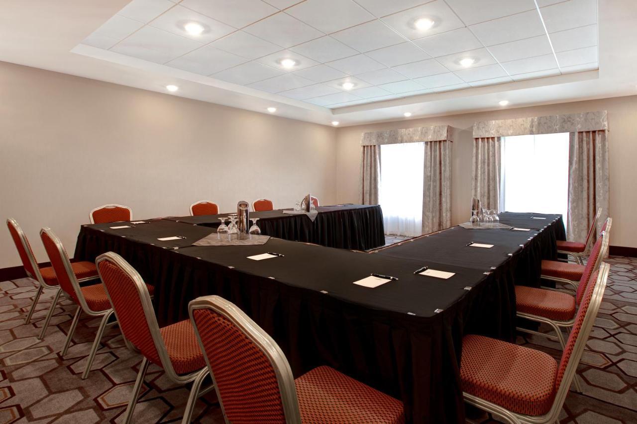 The Landing Hotel & Conference Centre St. Paul 외부 사진