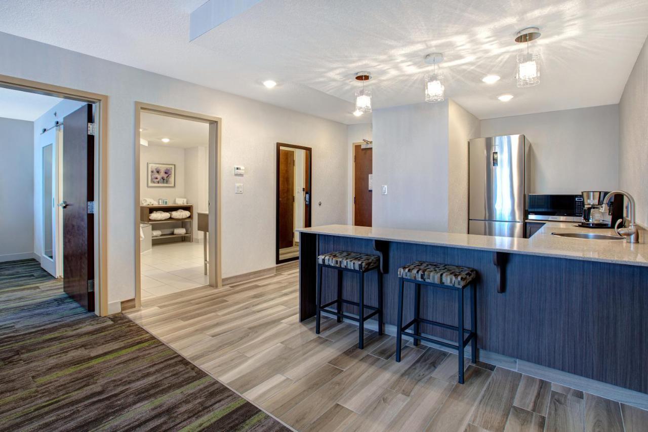 The Landing Hotel & Conference Centre St. Paul 외부 사진