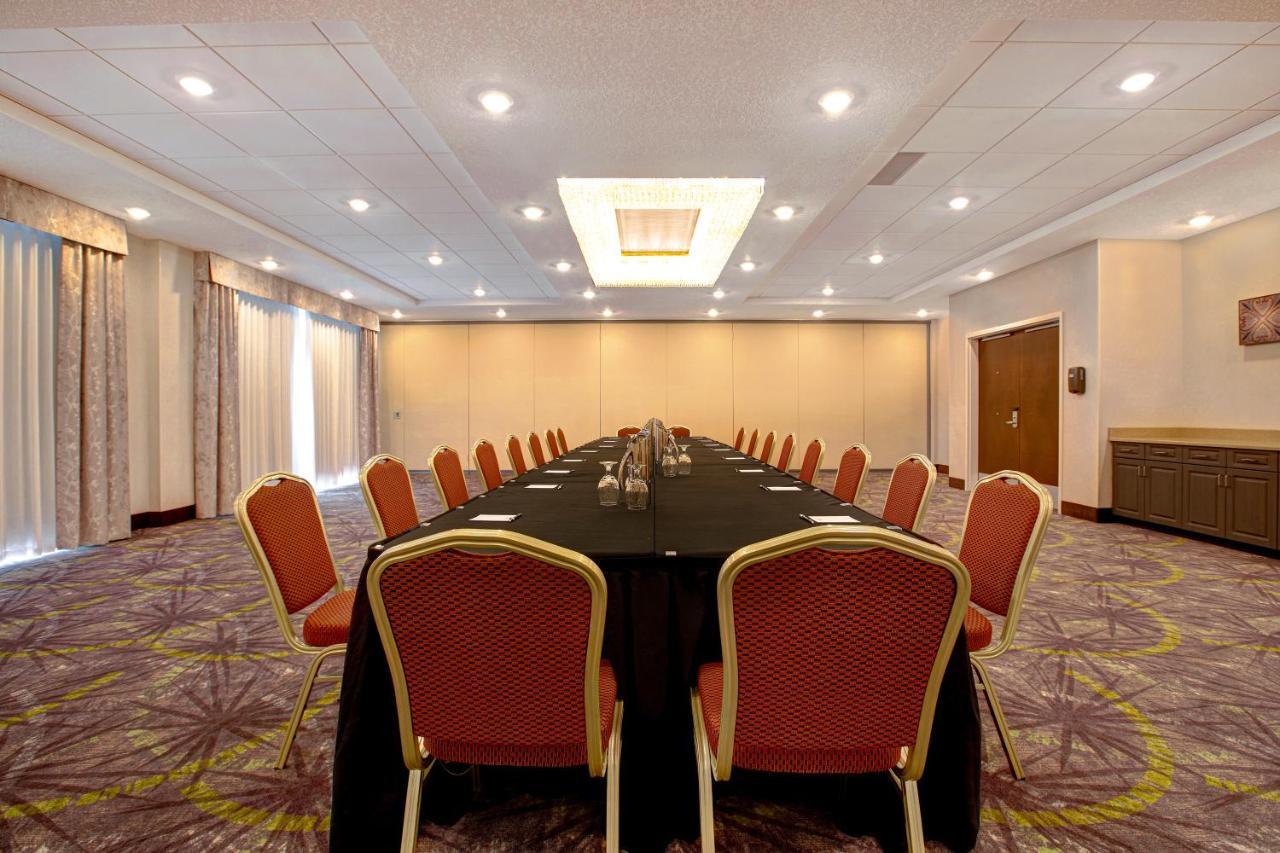 The Landing Hotel & Conference Centre St. Paul 외부 사진