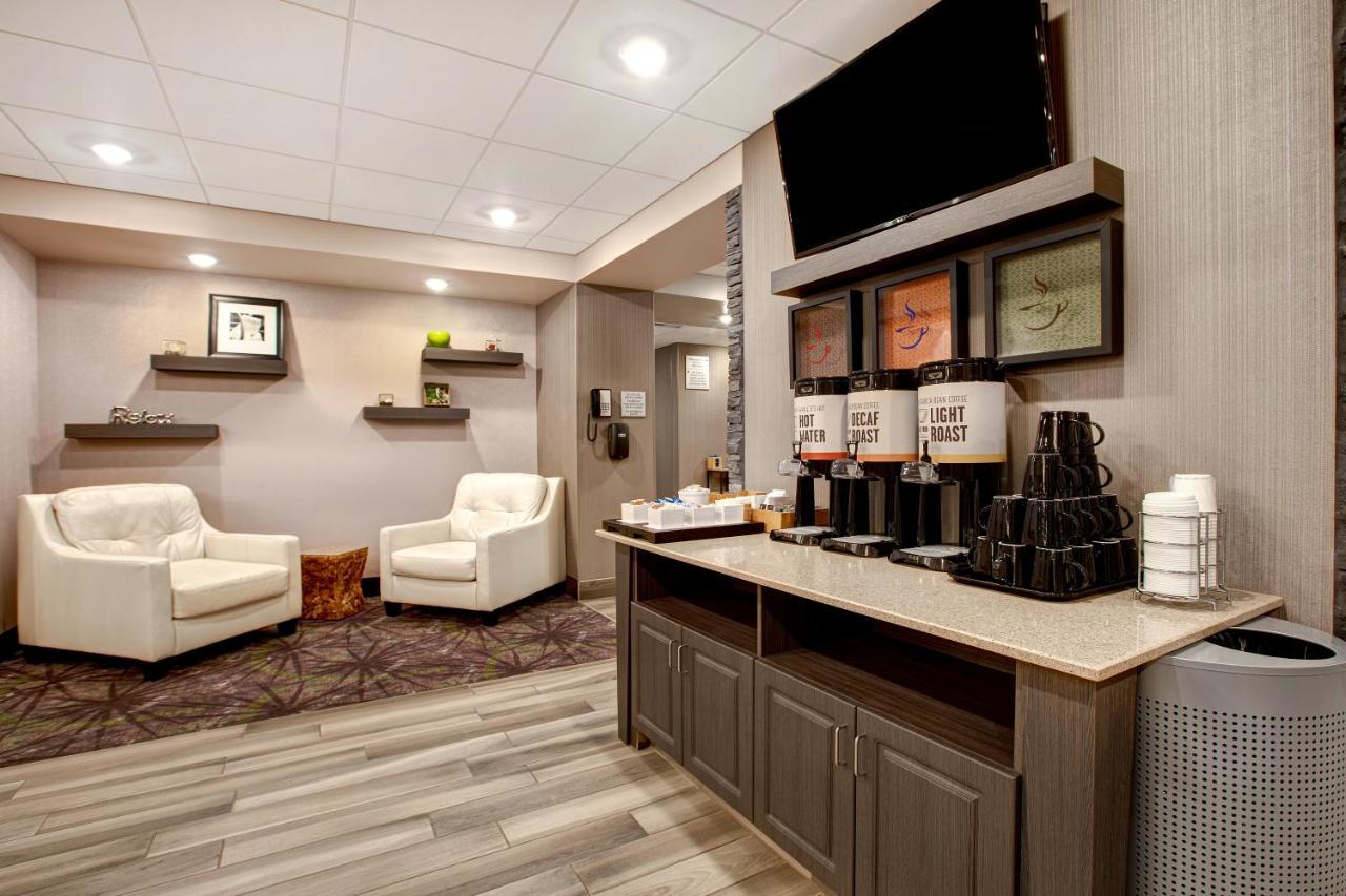 The Landing Hotel & Conference Centre St. Paul 외부 사진