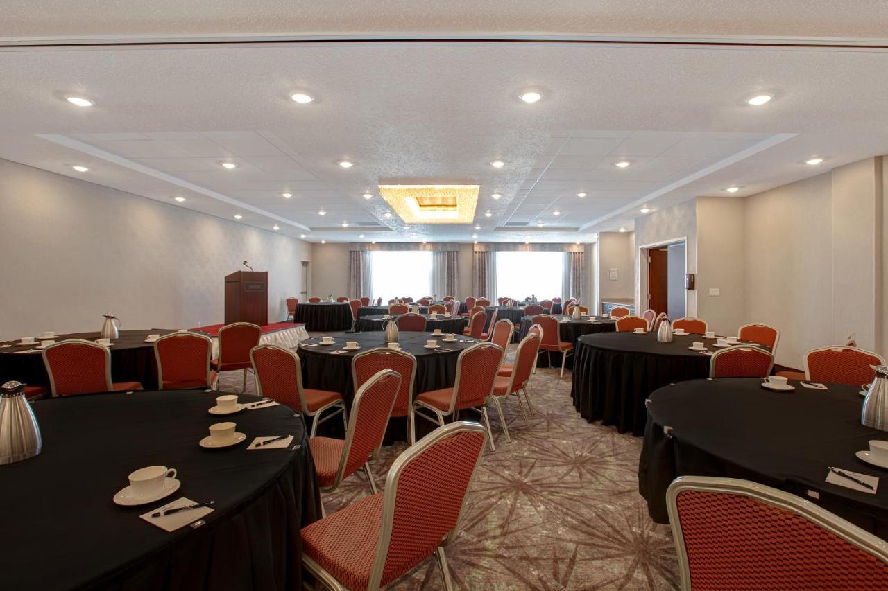 The Landing Hotel & Conference Centre St. Paul 외부 사진