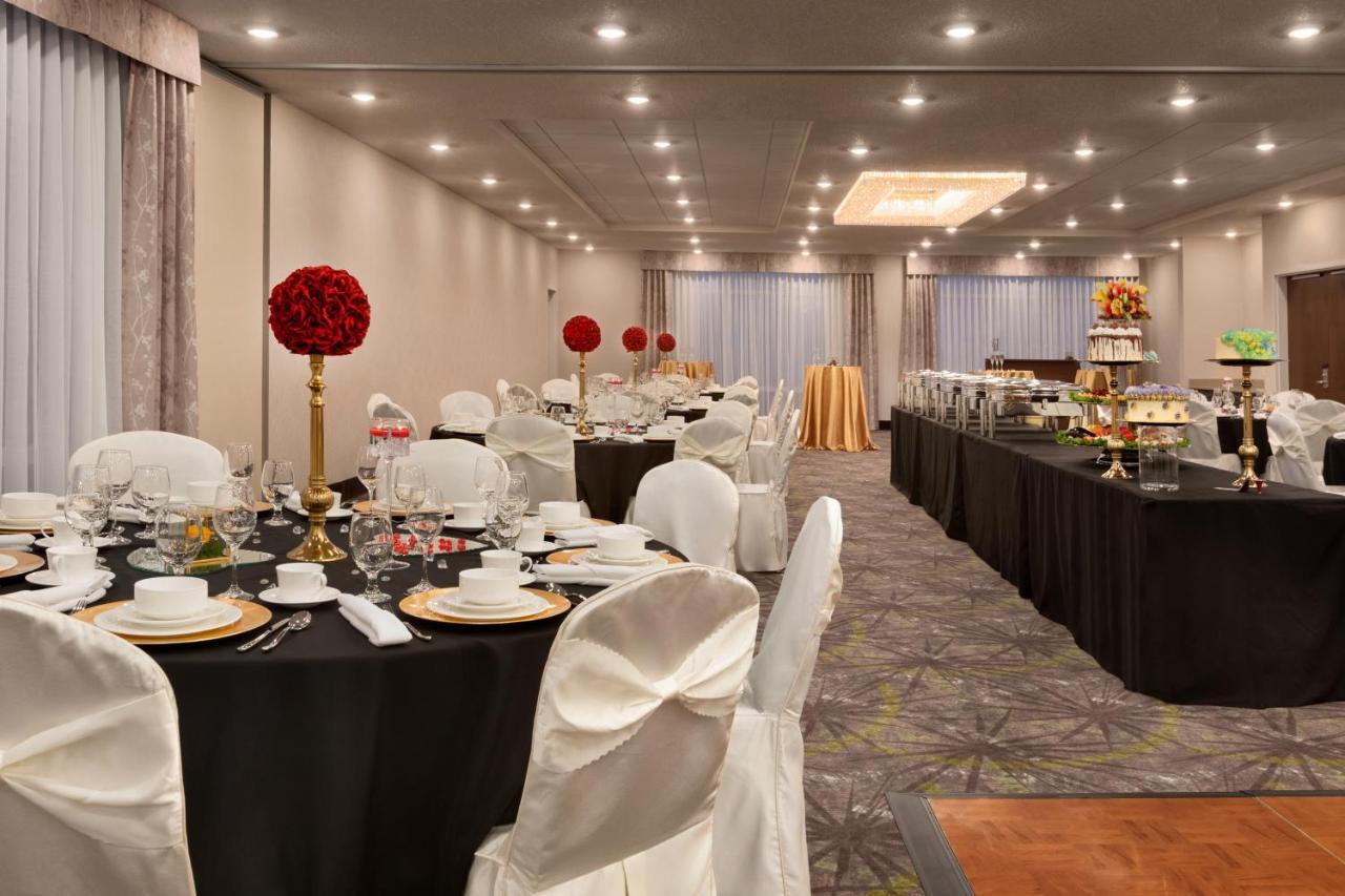 The Landing Hotel & Conference Centre St. Paul 외부 사진